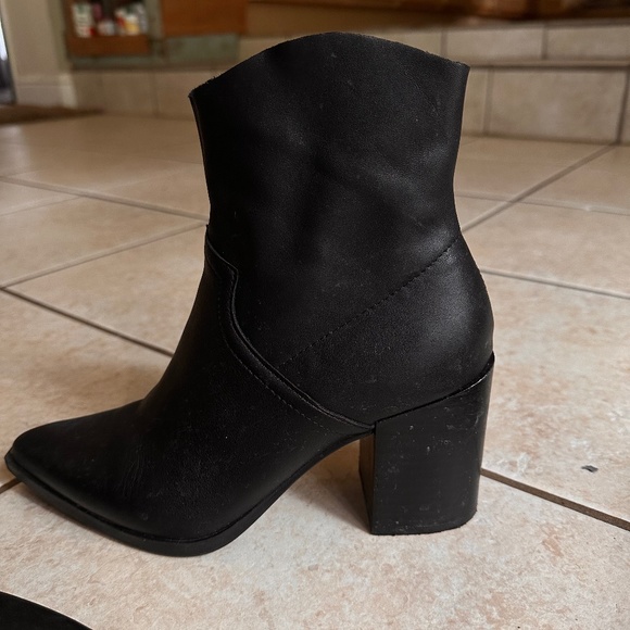 Steve Madden Calabria Bootie - Picture 1 of 5